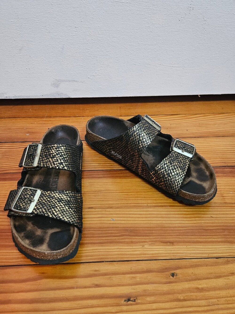 RARE🔥Birkenstock Arizona Shiny Python Black Microfiber Sandal Size 39 Snakeskin - Picture 2 of 8